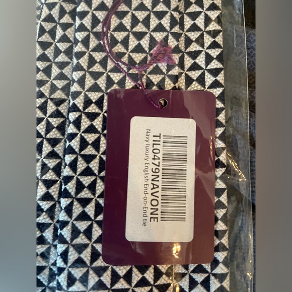 Brand-new Charles Tyrwhitt Handmade Luxury Tie - Picture 3 of 5